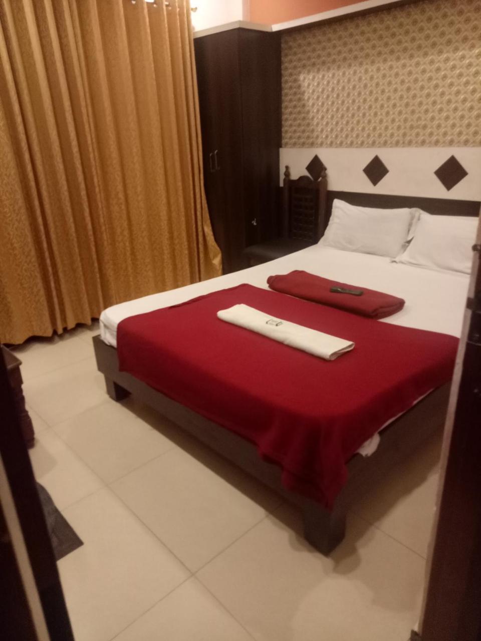 Hotel Sangeeth Lodging Májszúr Kültér fotó