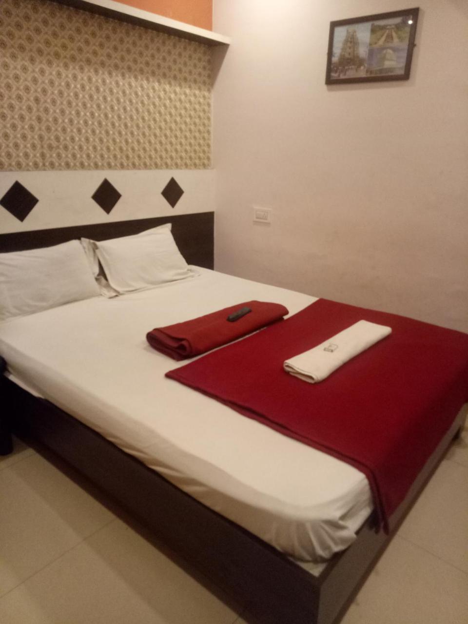 Hotel Sangeeth Lodging Májszúr Kültér fotó