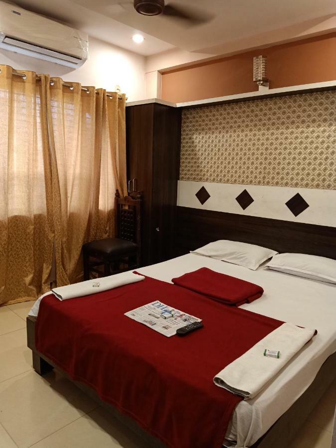 Hotel Sangeeth Lodging Májszúr Kültér fotó